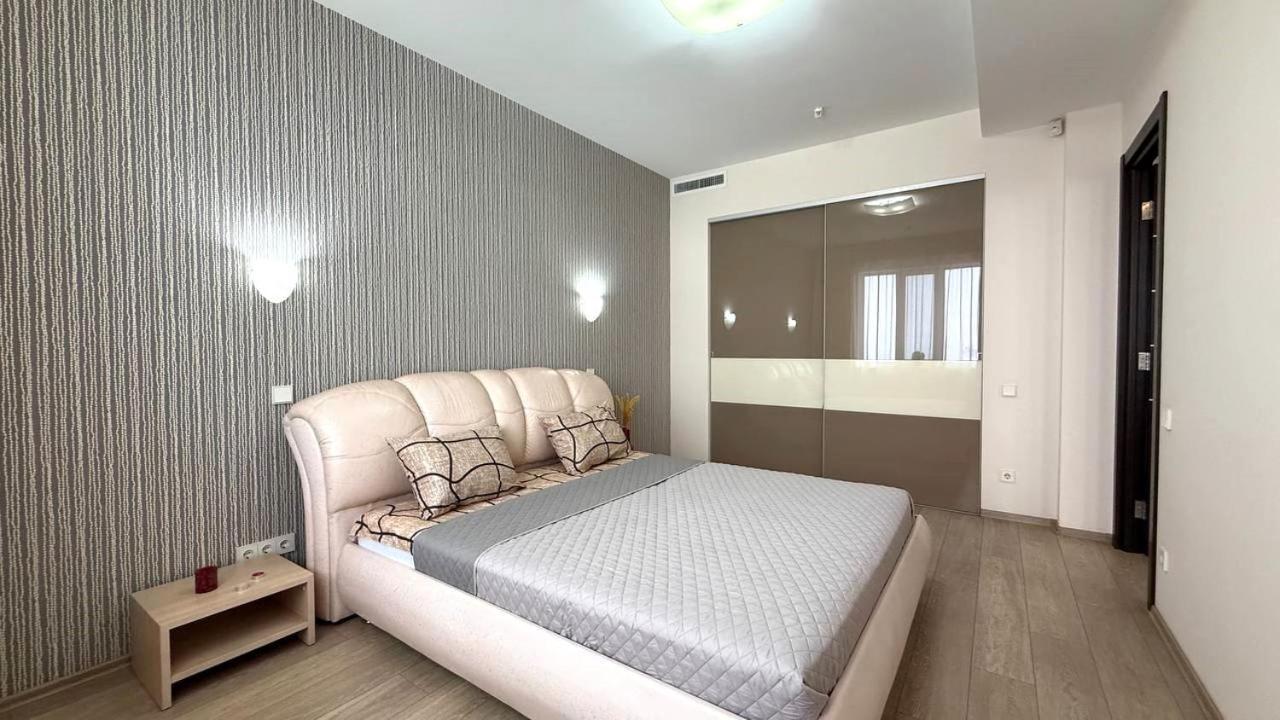 Bright House On 23 Serpnya Kharkiv Eksteriør billede