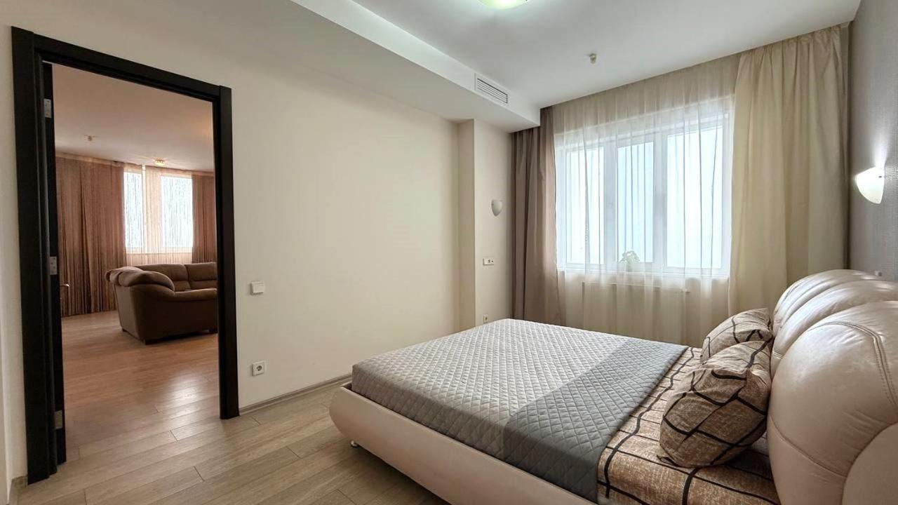 Bright House On 23 Serpnya Kharkiv Eksteriør billede