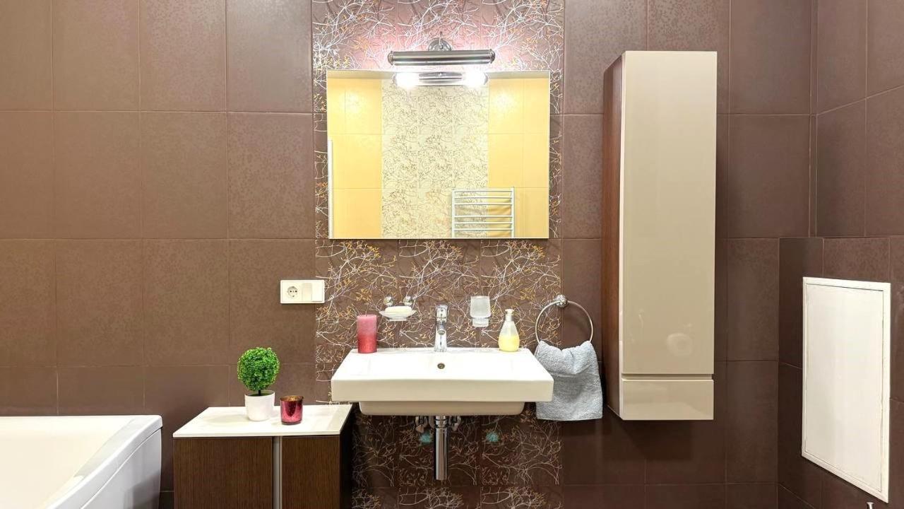Bright House On 23 Serpnya Kharkiv Eksteriør billede