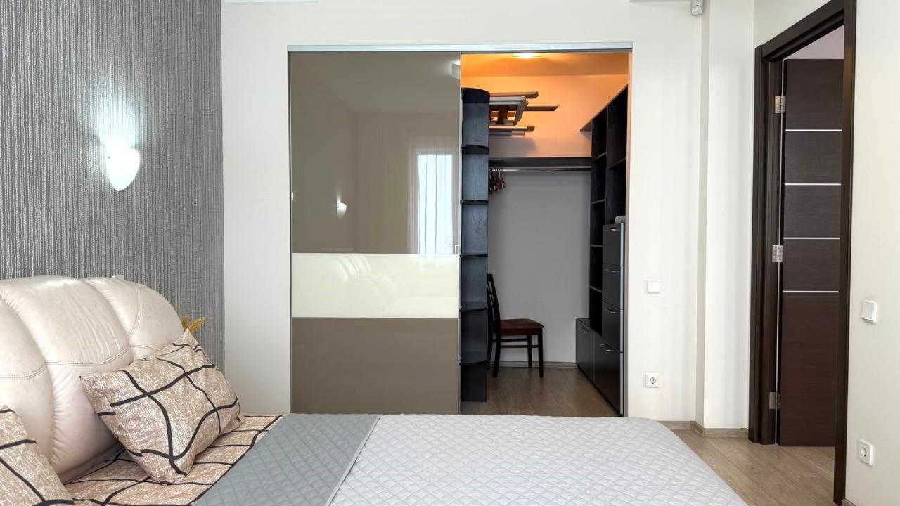 Bright House On 23 Serpnya Kharkiv Eksteriør billede