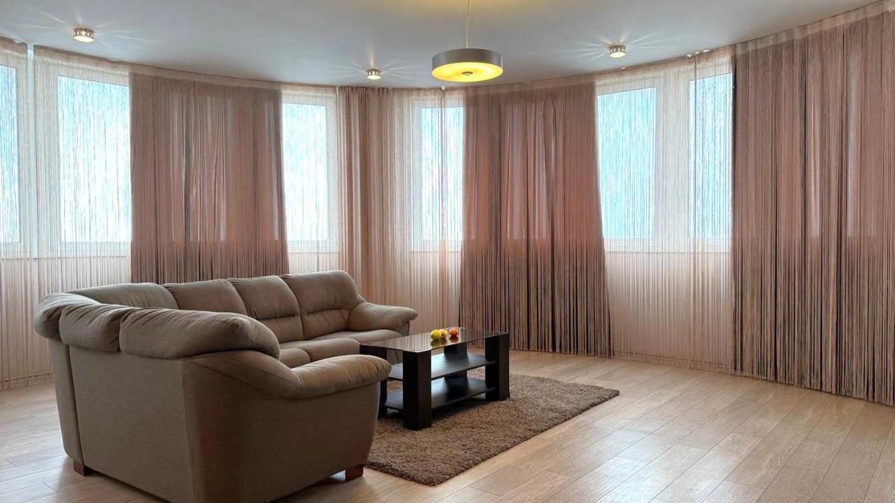 Bright House On 23 Serpnya Kharkiv Eksteriør billede