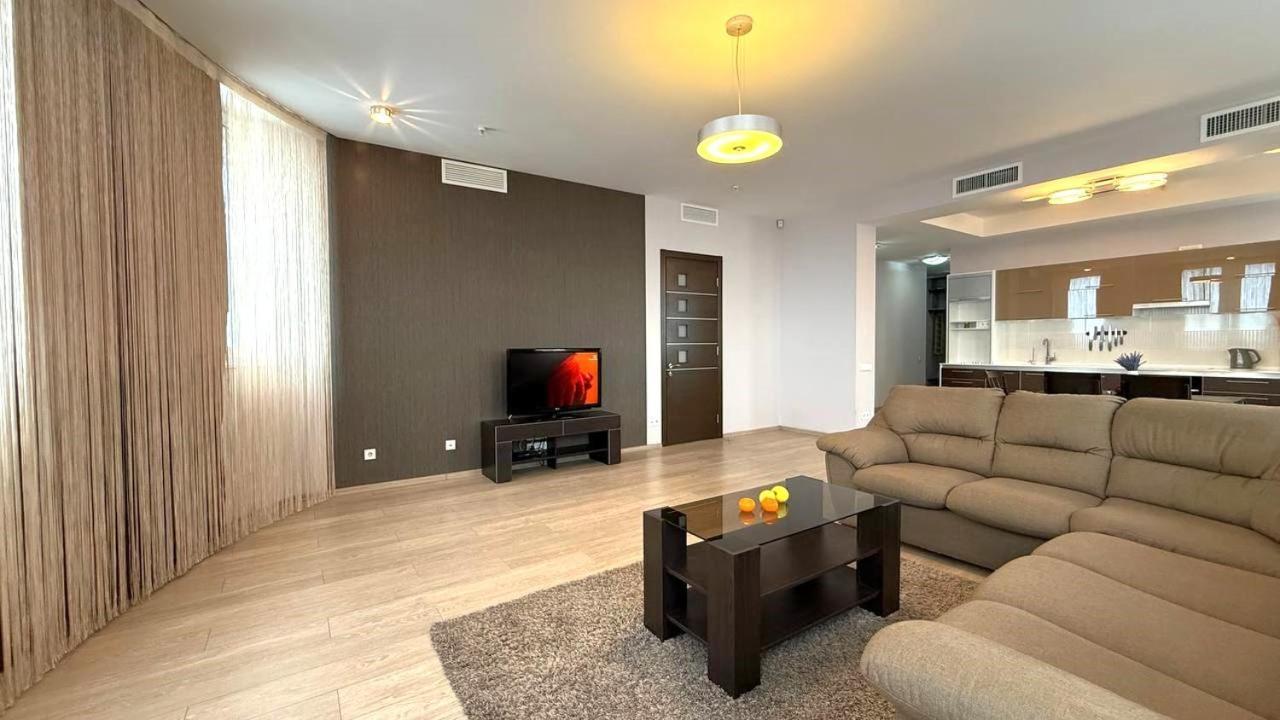 Bright House On 23 Serpnya Kharkiv Eksteriør billede